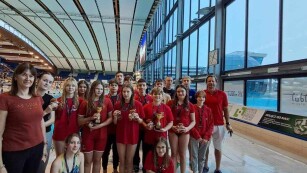 reprezentacja szkoły w pływaniu wraz z trenerami na pływalni Aqua Lublin