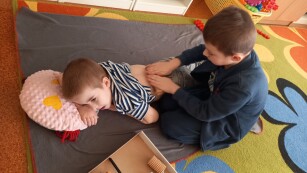 relaks dzieci podczas masażu